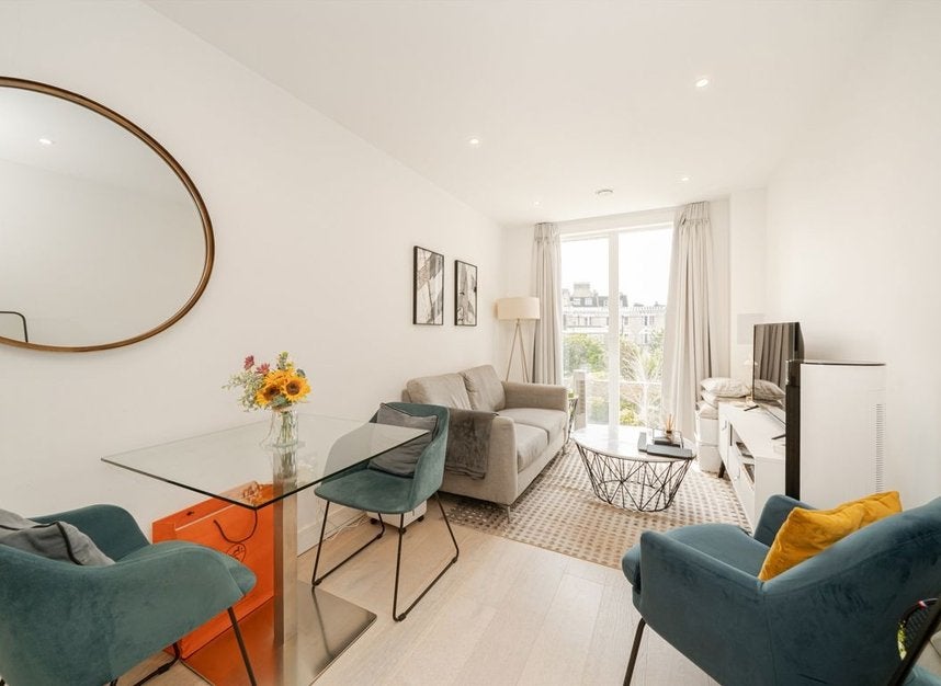 Flat Sinclair Road in Greater London