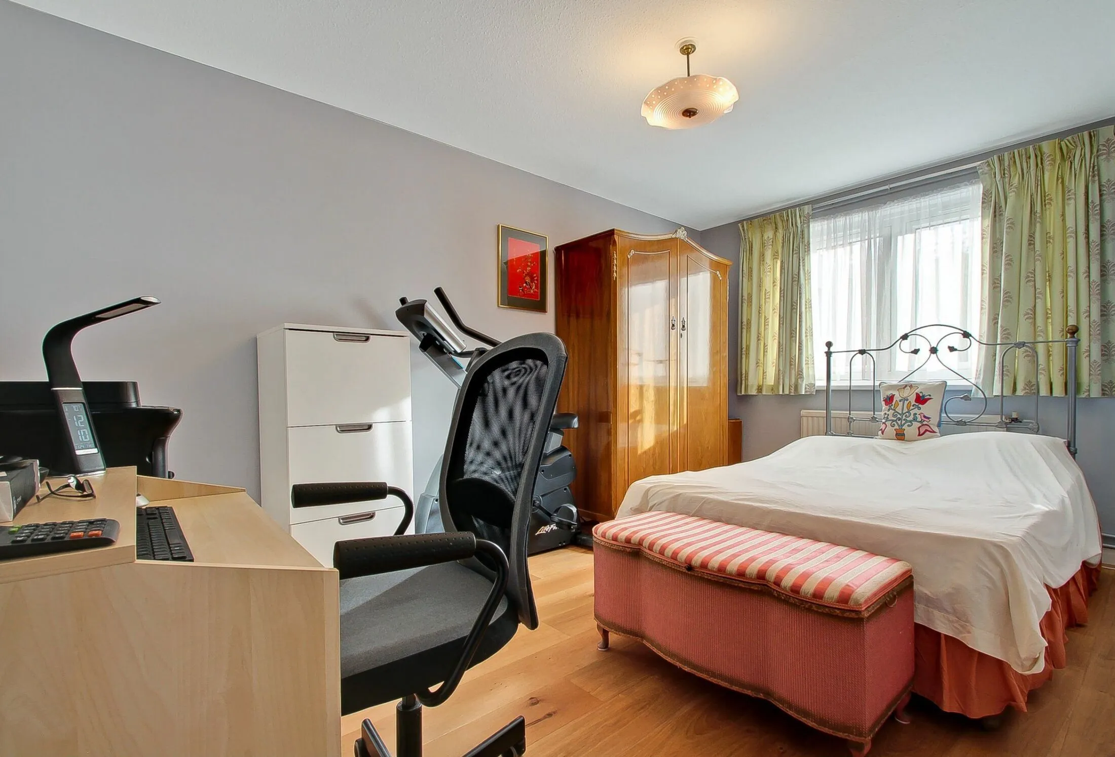 Flat Hamlets Way in Greater London