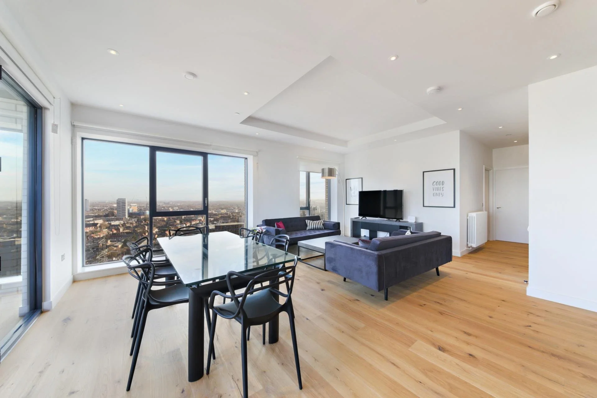 Flat Botanic Square in Greater London