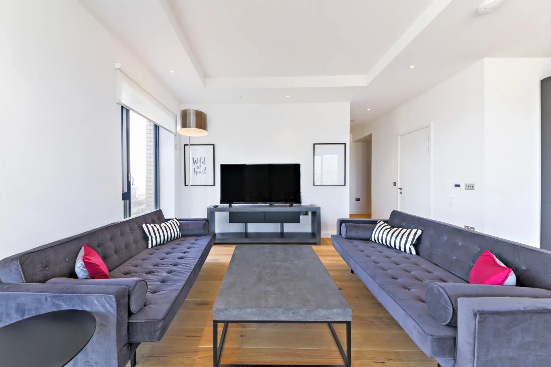 Flat Botanic Square in Greater London