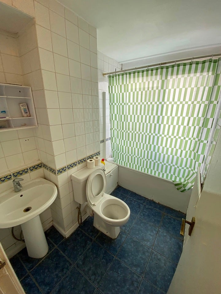 Room Harbridge Avenue in Greater London