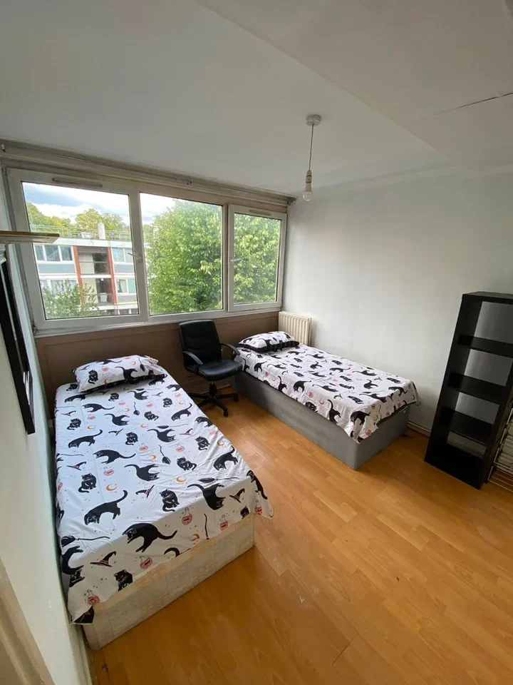 Room Harbridge Avenue in Greater London