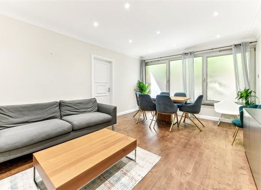 Flat Queensborough Mews in City of Westminster