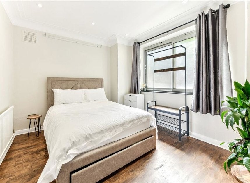 Flat Queensborough Mews in City of Westminster