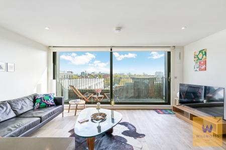 Flat Great West Road in Greater London