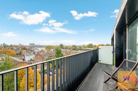 Flat Great West Road in Greater London