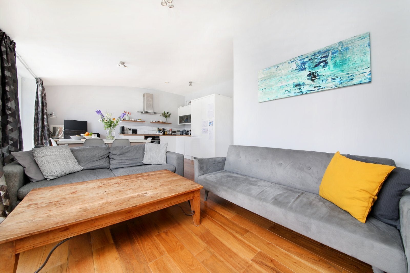 Flat Voltaire Road in Greater London