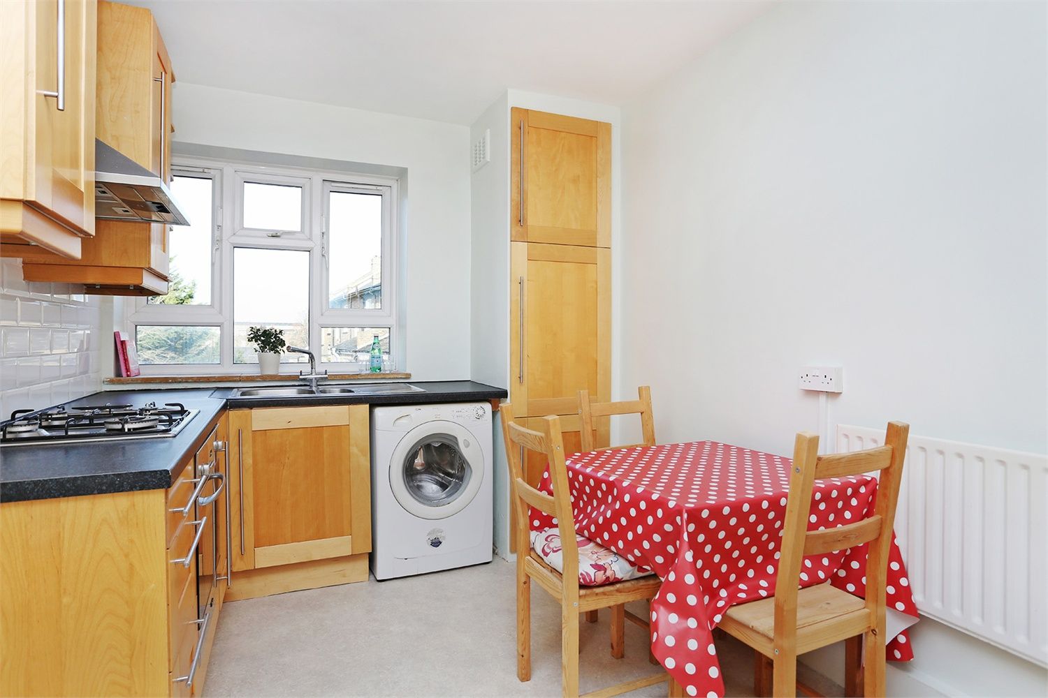 Flat Benbow Road in Greater London