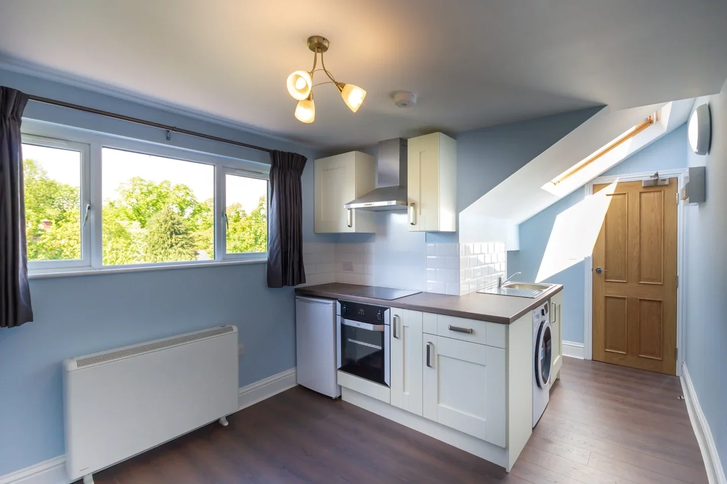 Flat Victoria Crescent in Salford