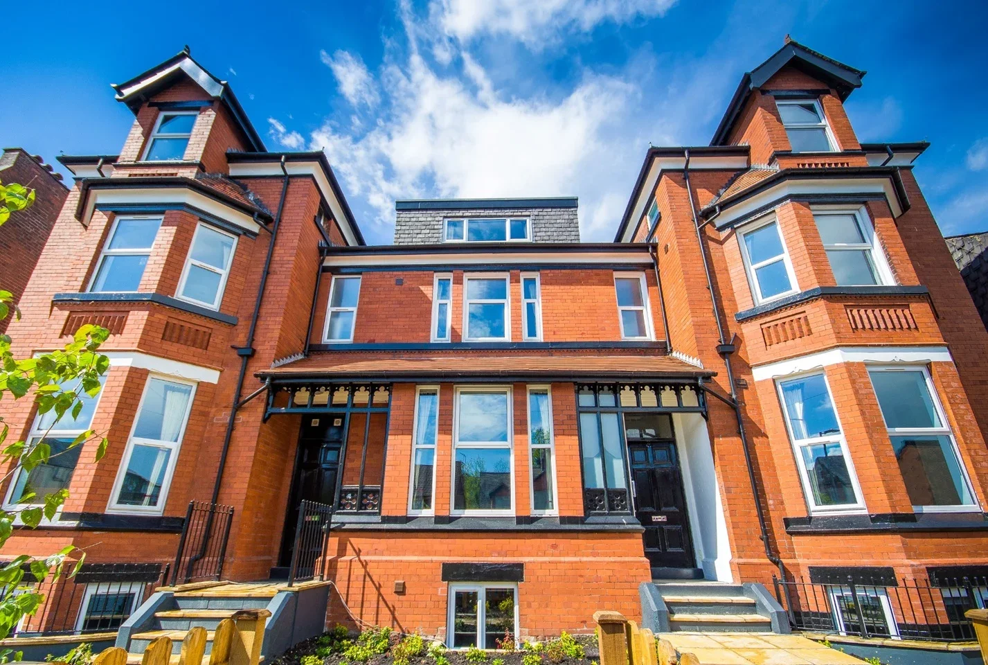 Flat Victoria Crescent in Salford