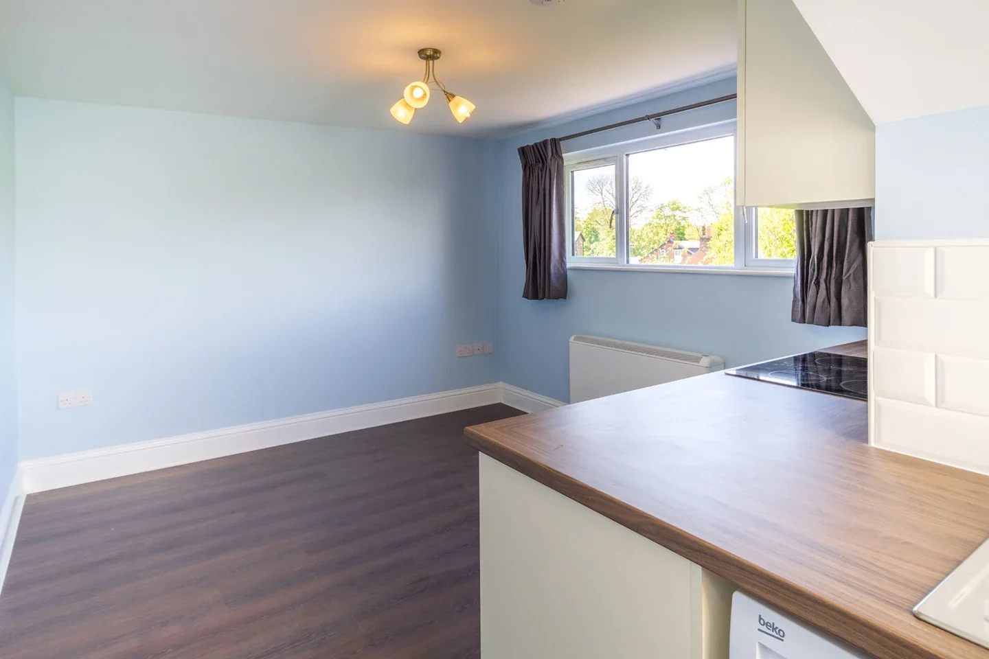 Flat Victoria Crescent in Salford