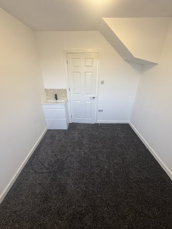 Room Crossways Road in Greater London