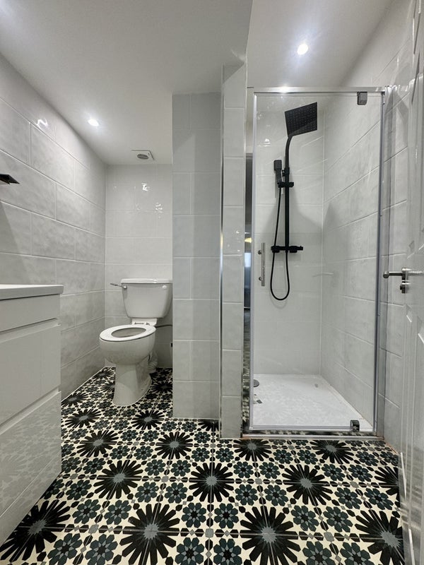 Room Crossways Road in Greater London