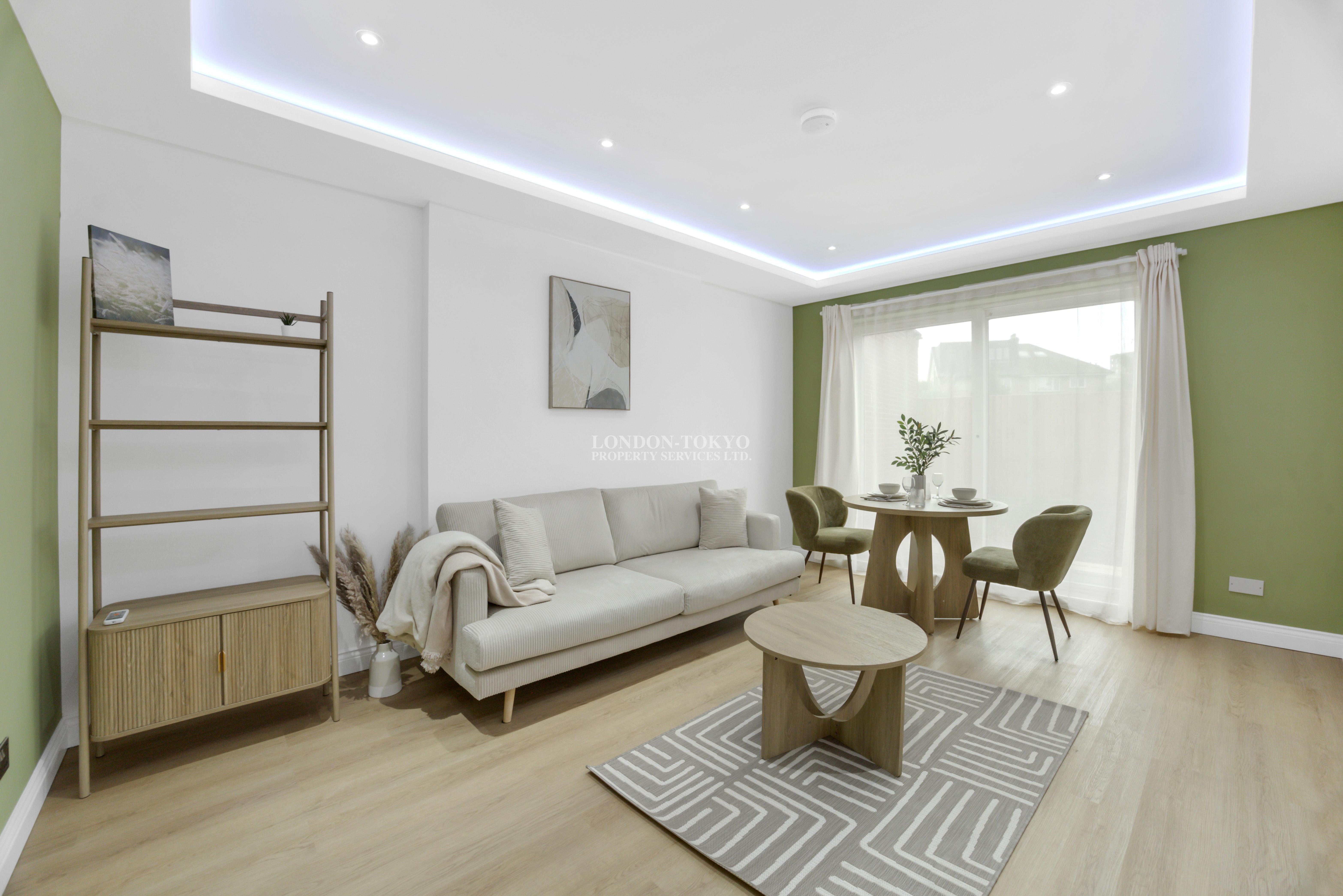 Flat St. Dunstan's Avenue in Greater London
