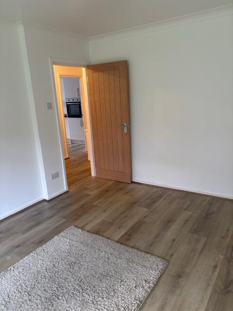 Flat Oakdene Road in Reigate and Banstead