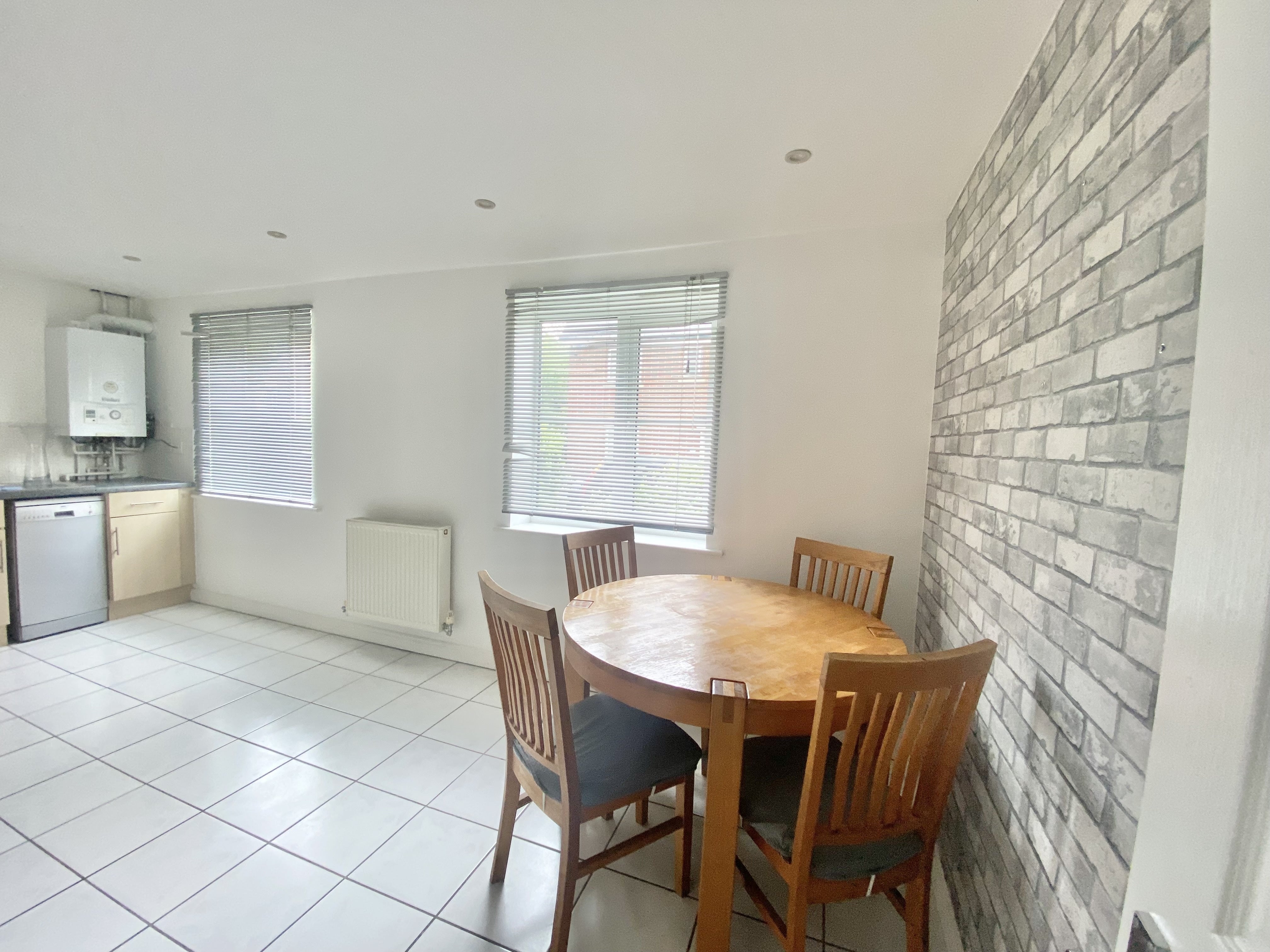 Flat Sachfield Drive in Grays