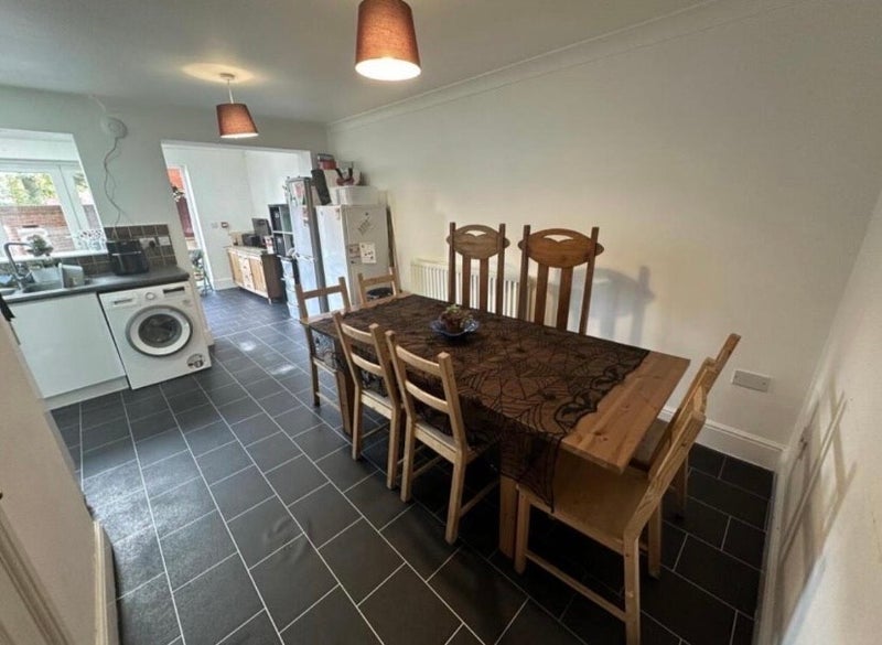 Room Hadfield Close in Manchester
