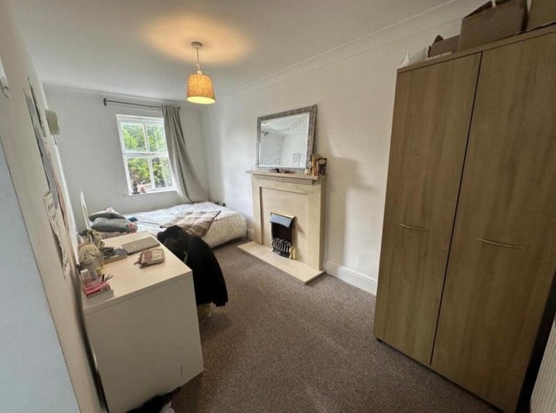 Room Hadfield Close in Manchester