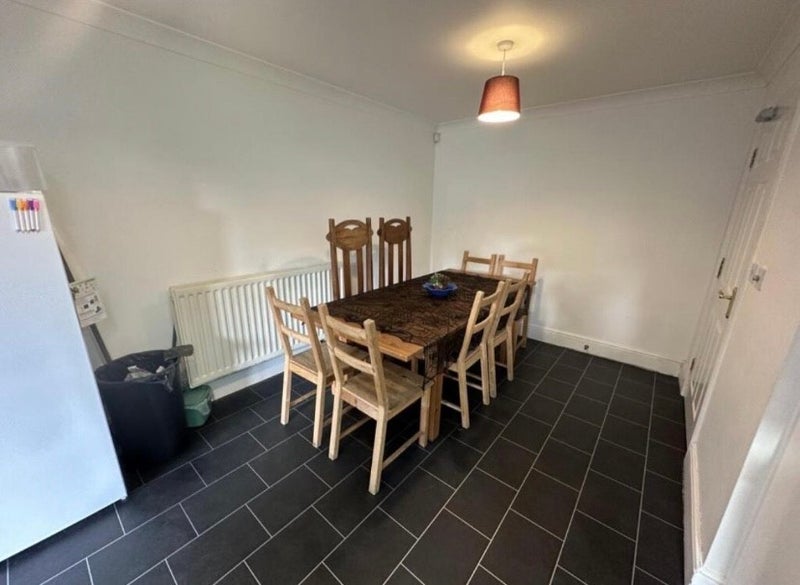 Room Hadfield Close in Manchester