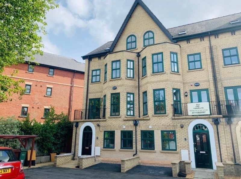 Room Hadfield Close in Manchester
