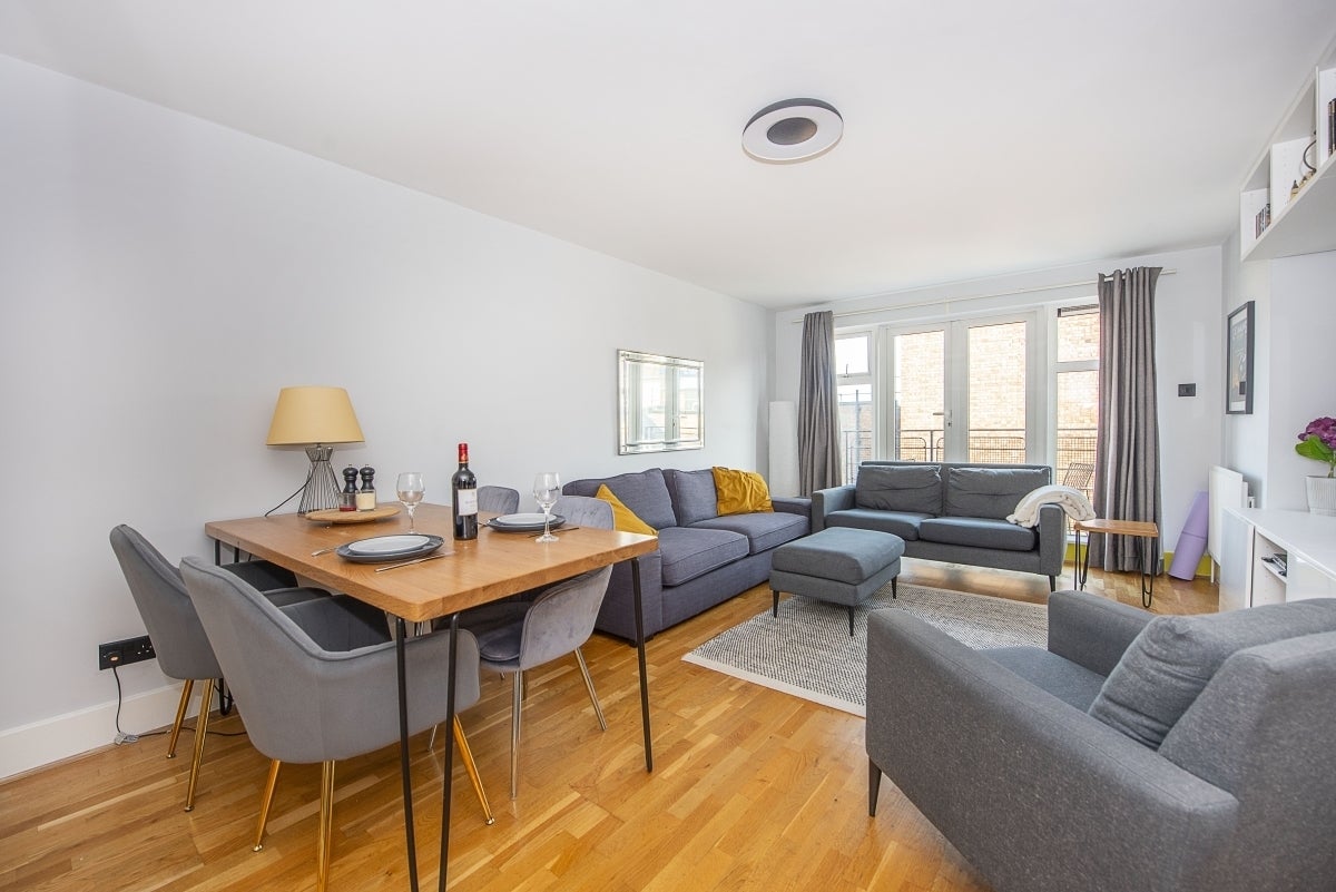 Flat Charter Quay in Greater London