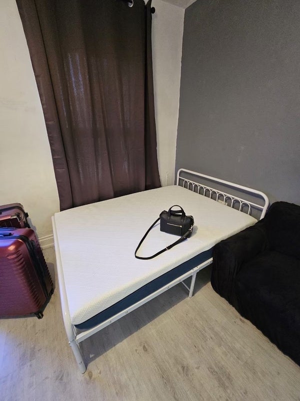 Room High Road Leyton in Greater London
