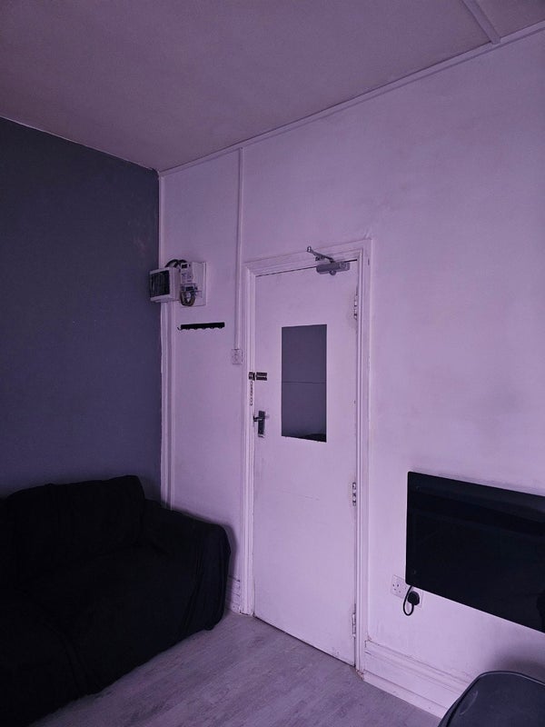 Room High Road Leyton in Greater London