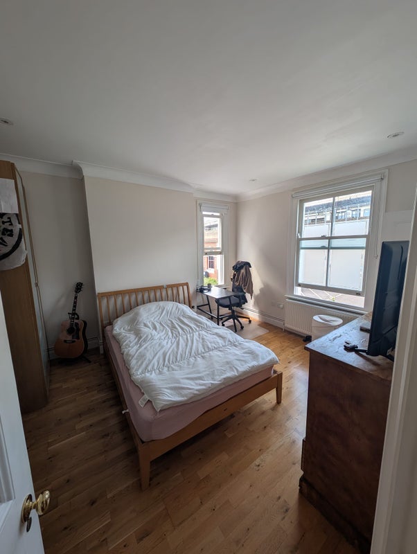 Room Ravenscourt Place in Greater London