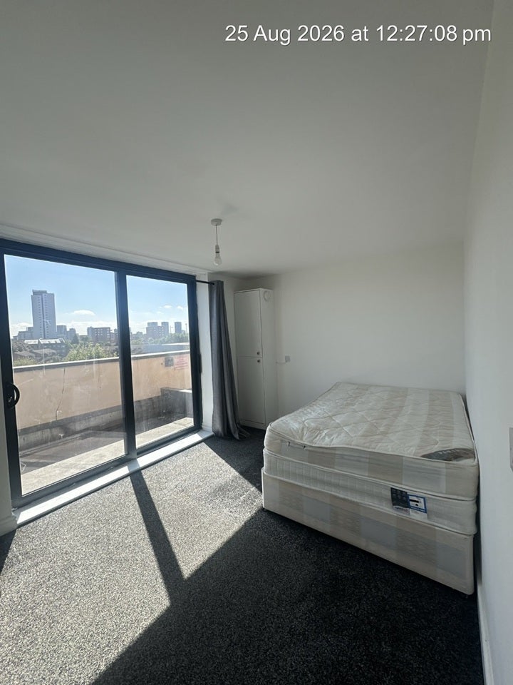 Flat Barking Road in Greater London