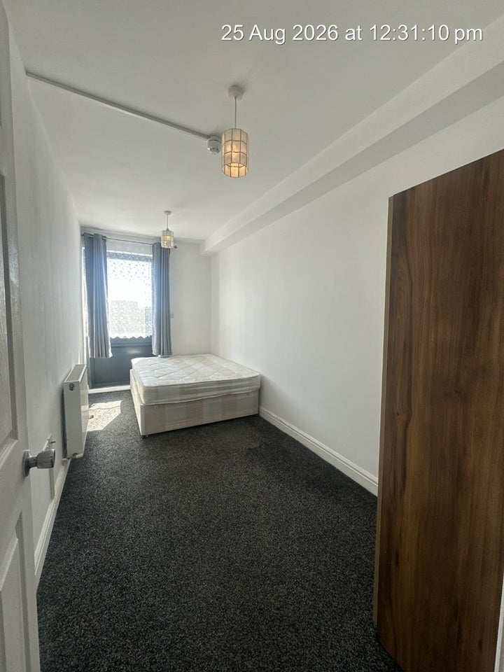 Flat Barking Road in Greater London