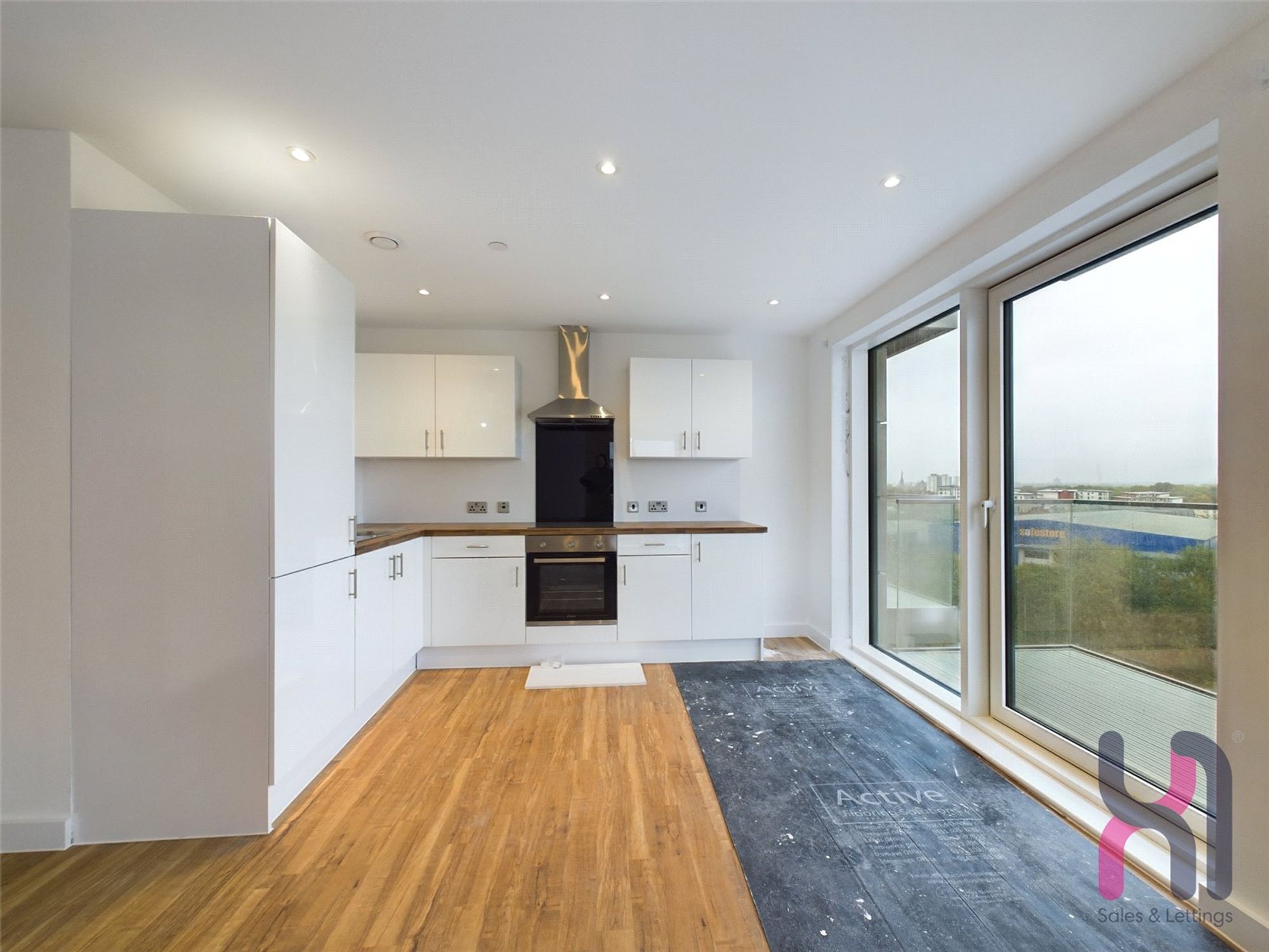 Flat Pomona Strand in Trafford