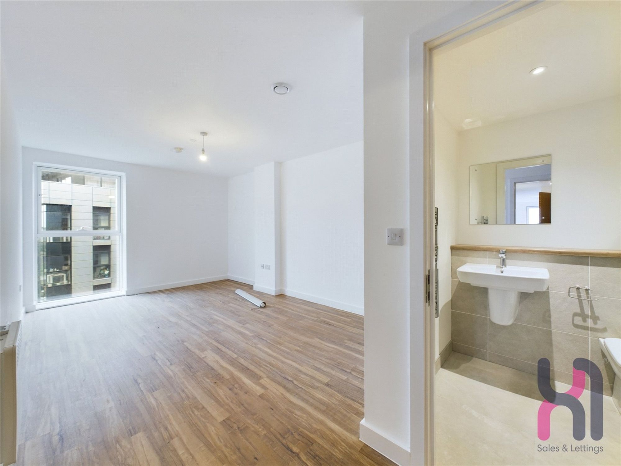 Flat Pomona Strand in Trafford