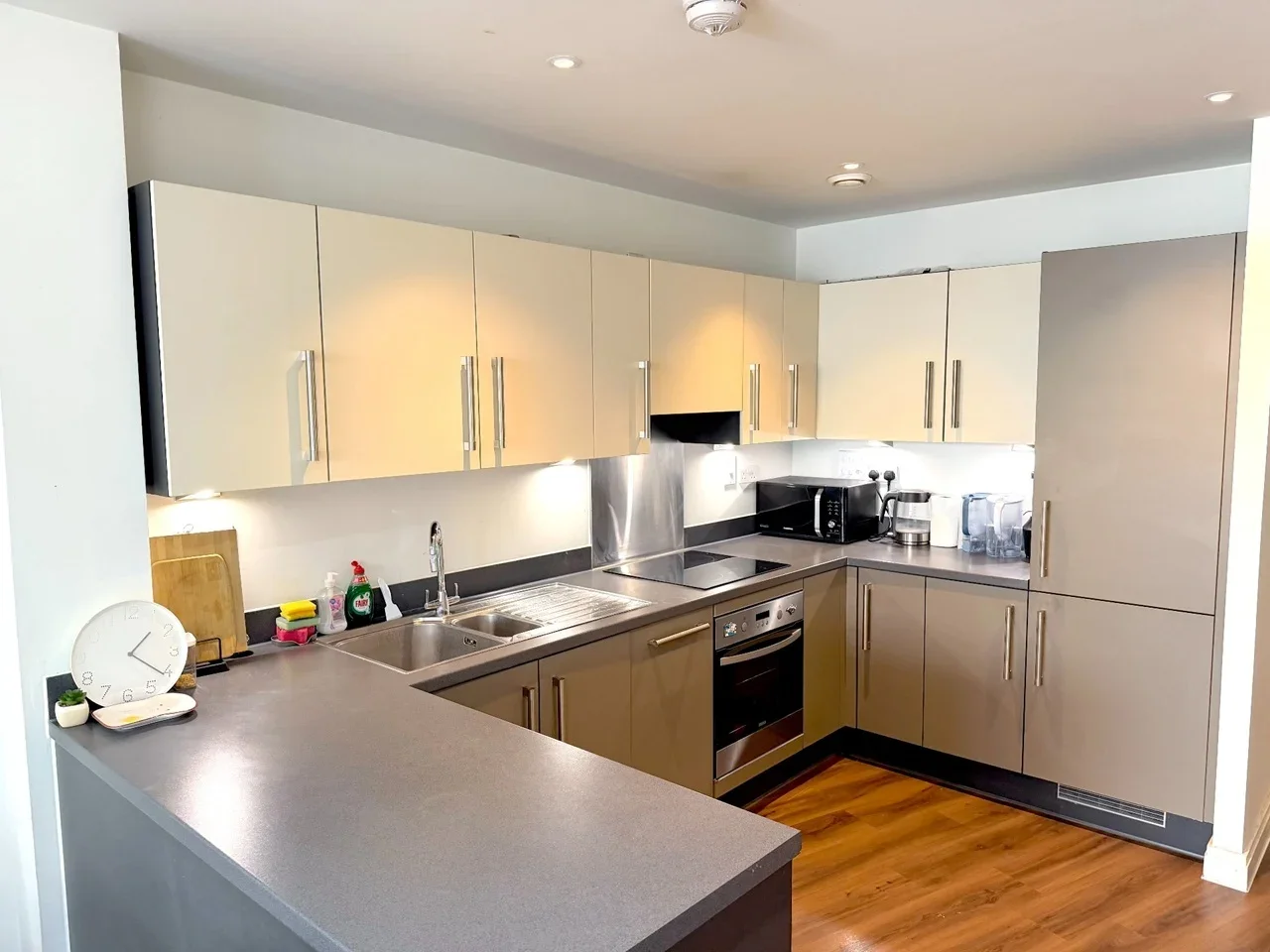Room Blyth Road in Greater London