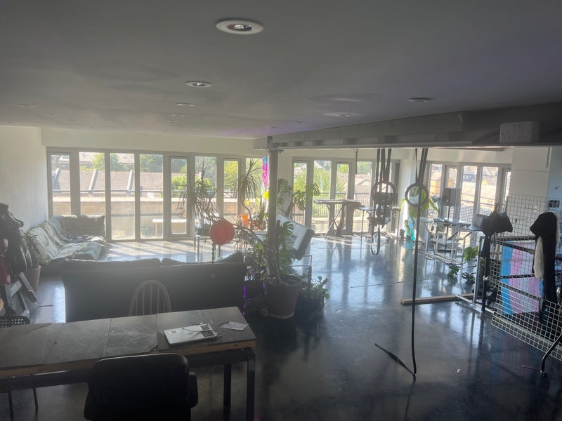 Room Wapping High Street in Greater London