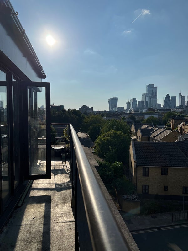 Room Wapping High Street in Greater London
