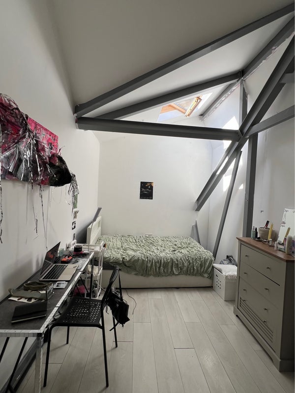 Room Wapping High Street in Greater London
