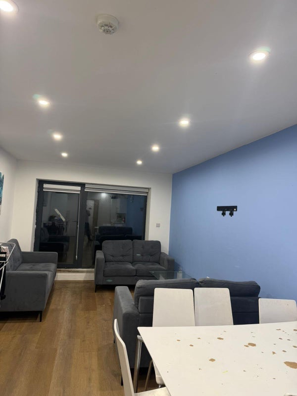 Room Barking Road in Greater London