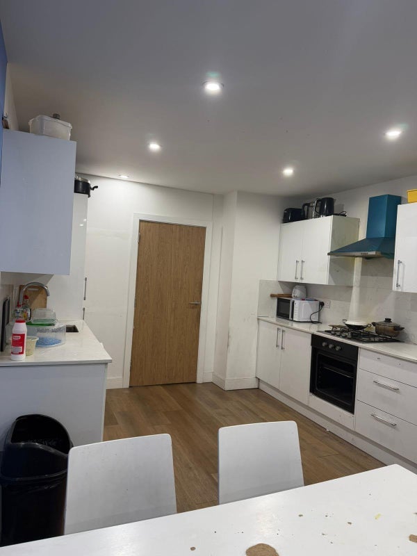 Room Barking Road in Greater London