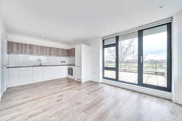 Flat Kingston Road in Staines-Upon-Thames