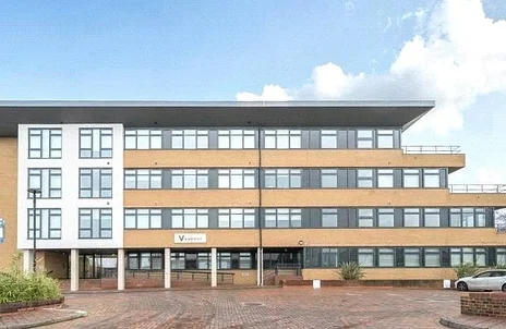 Flat Kingston Road in Staines-Upon-Thames