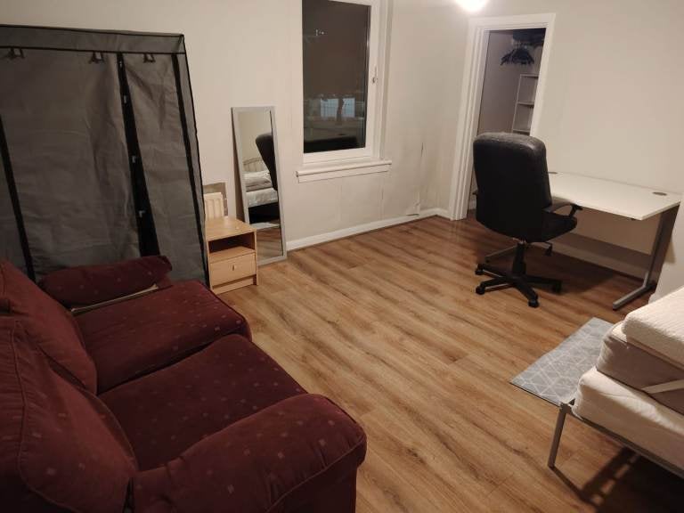 Flat West Pilton Park in City of Edinburgh