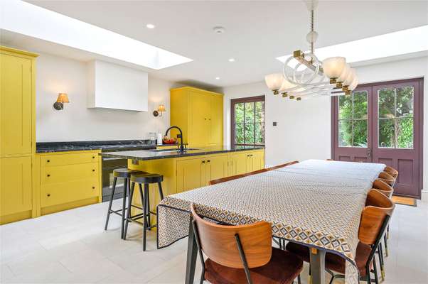 House Freegrove Road in Greater London