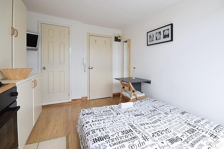 Room West Cromwell Road in Greater London