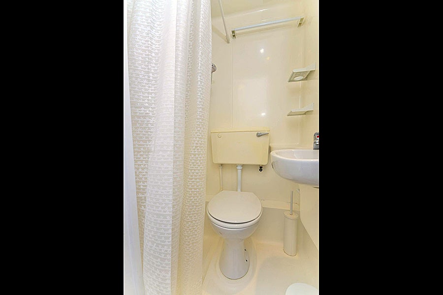Room West Cromwell Road in Greater London