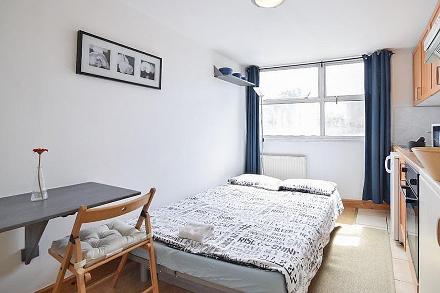 Room West Cromwell Road in Greater London