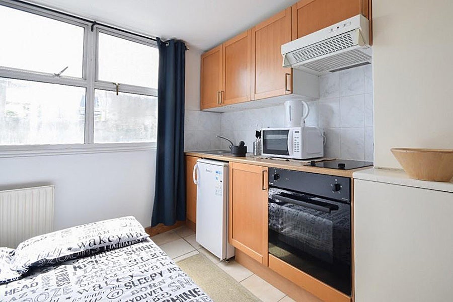 Room West Cromwell Road in Greater London