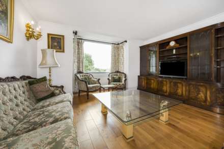 Flat Addison Road in Greater London