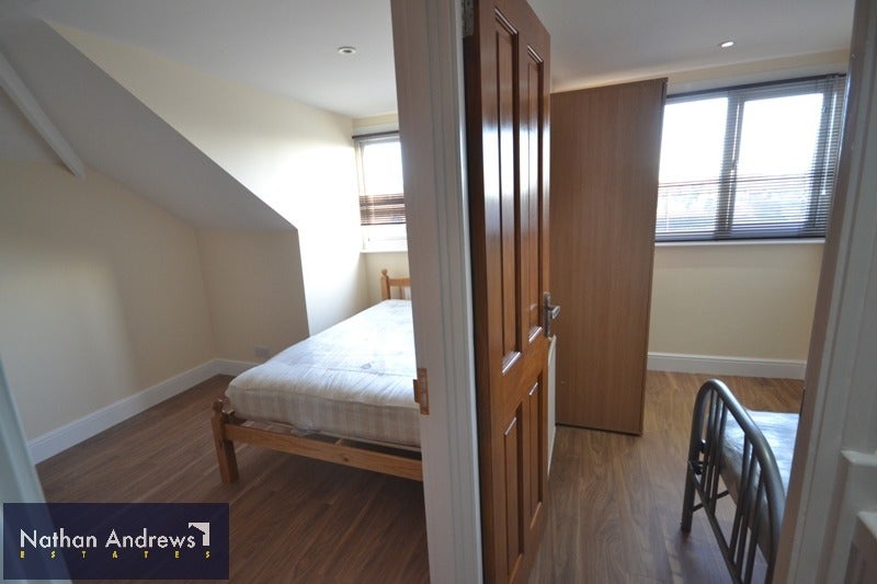 Flat Barlby Road in Greater London