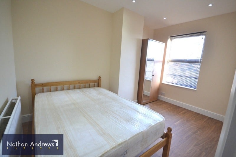 Flat Barlby Road in Greater London