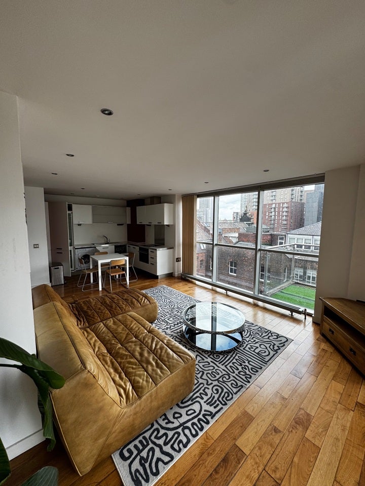 Flat Barlow's Croft in Salford